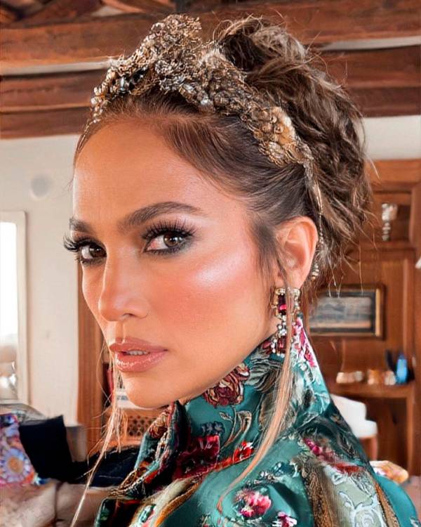 Jennifer López brilla con este look en Venecia durante desfile de Dolce & Gabbana