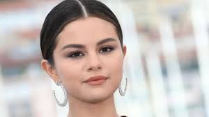 Selena Gómez aclara los comentarios que hizo sobre su vida como estrella de Disney Channel