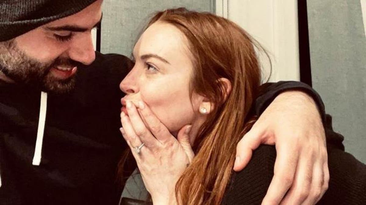 Lindsay Lohan anuncia su compromiso con Bader Shammas.