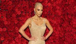 Kim Kardashian, en el “ojo del huracán” por estropear el icónico vestido de Marilyn Monroe