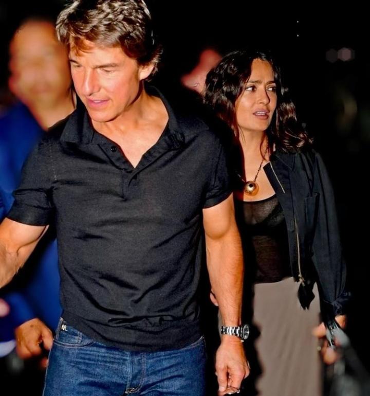 Salma Hayek muestra lo que sucede cuando invita a cenar a Tom Cruise.