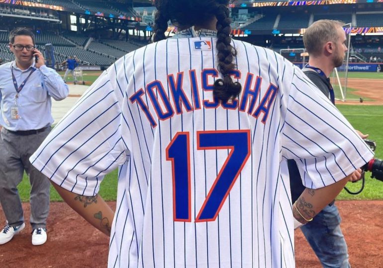Tokischa lanza la primera bola en partido de los Mets